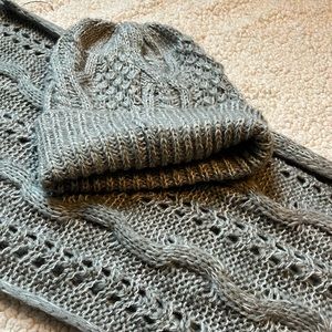 Chic Gray Cable Knit Scarf and Hat Set